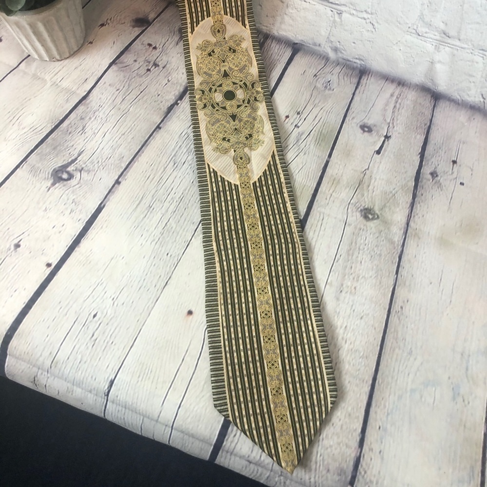 Silk Gray and Gold Design Men’s Tie